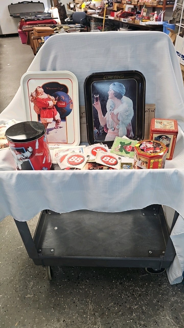 lot 68 image: Coca Cola Trays and Tins wfFinal Four Pin, Postcards