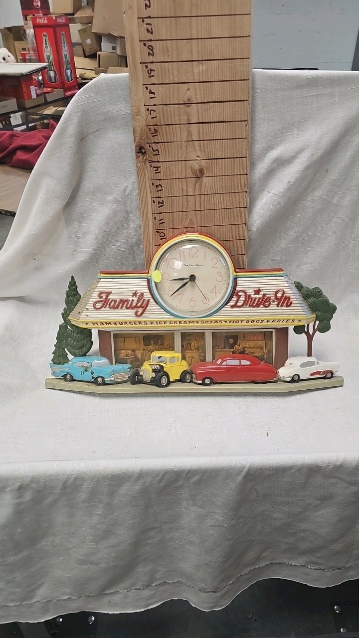 lot 7 image: Coca Cola Family Diner Vintage Clock
