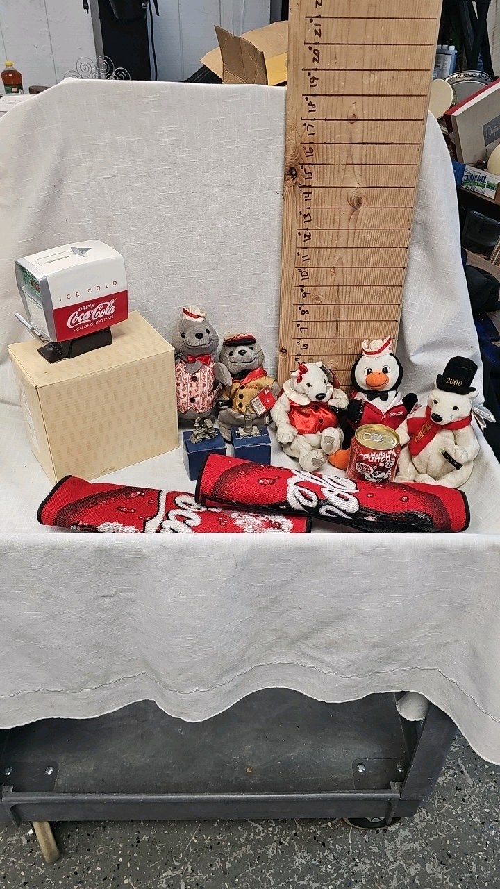 lot 76 image: Coca Cola Musical Bank w Bears, tins, Planter, etc