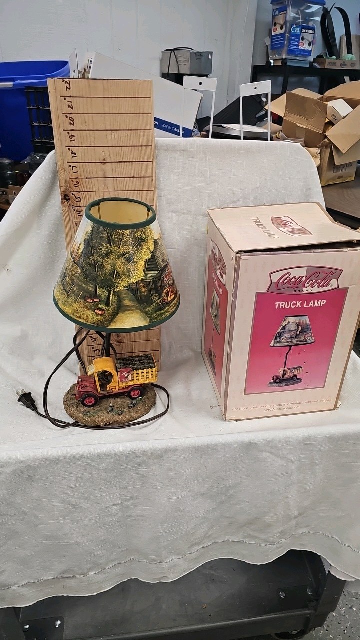 lot 88 image: Coca Cola Truck Lamp