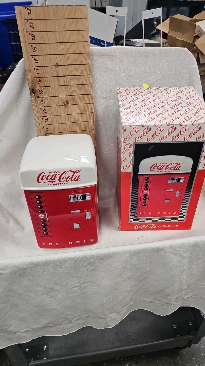 lot 89 image: Coca Cola Cookie Jar