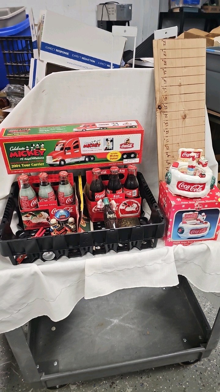 lot 99 image: Coca Cola Polar Bear Music Box, Micky Semi, Bottles, Ornaments
