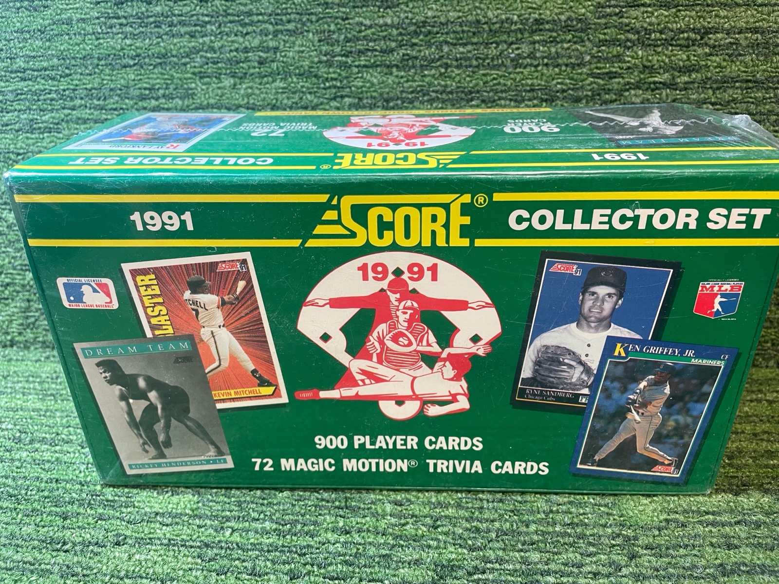 lot 137 image: 1990 Score Collector Set- 900 cards Sealed