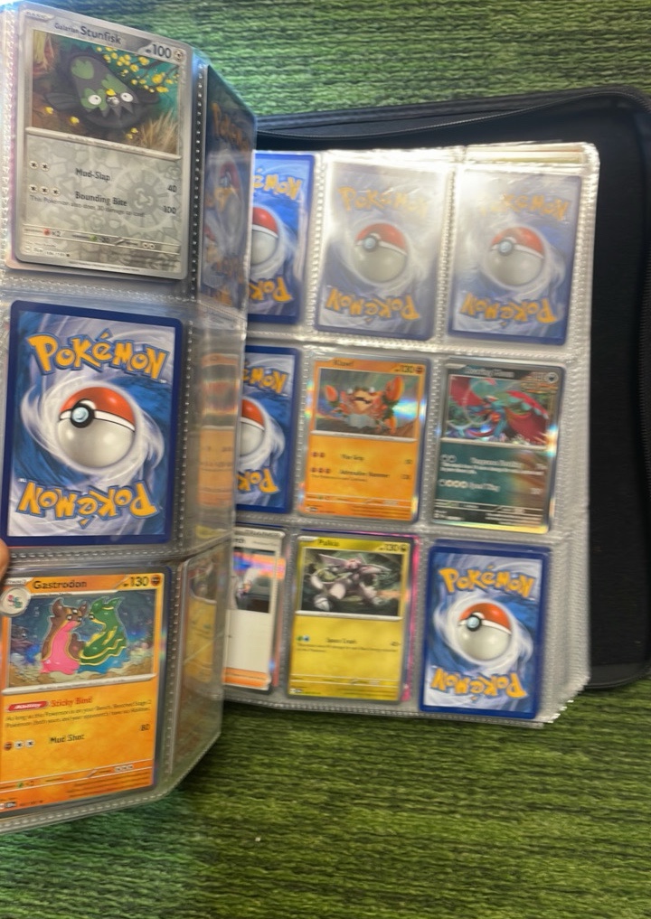 lot 145 image: Cool Pokmon Binder with Random Base cards, Binder almost completely Full