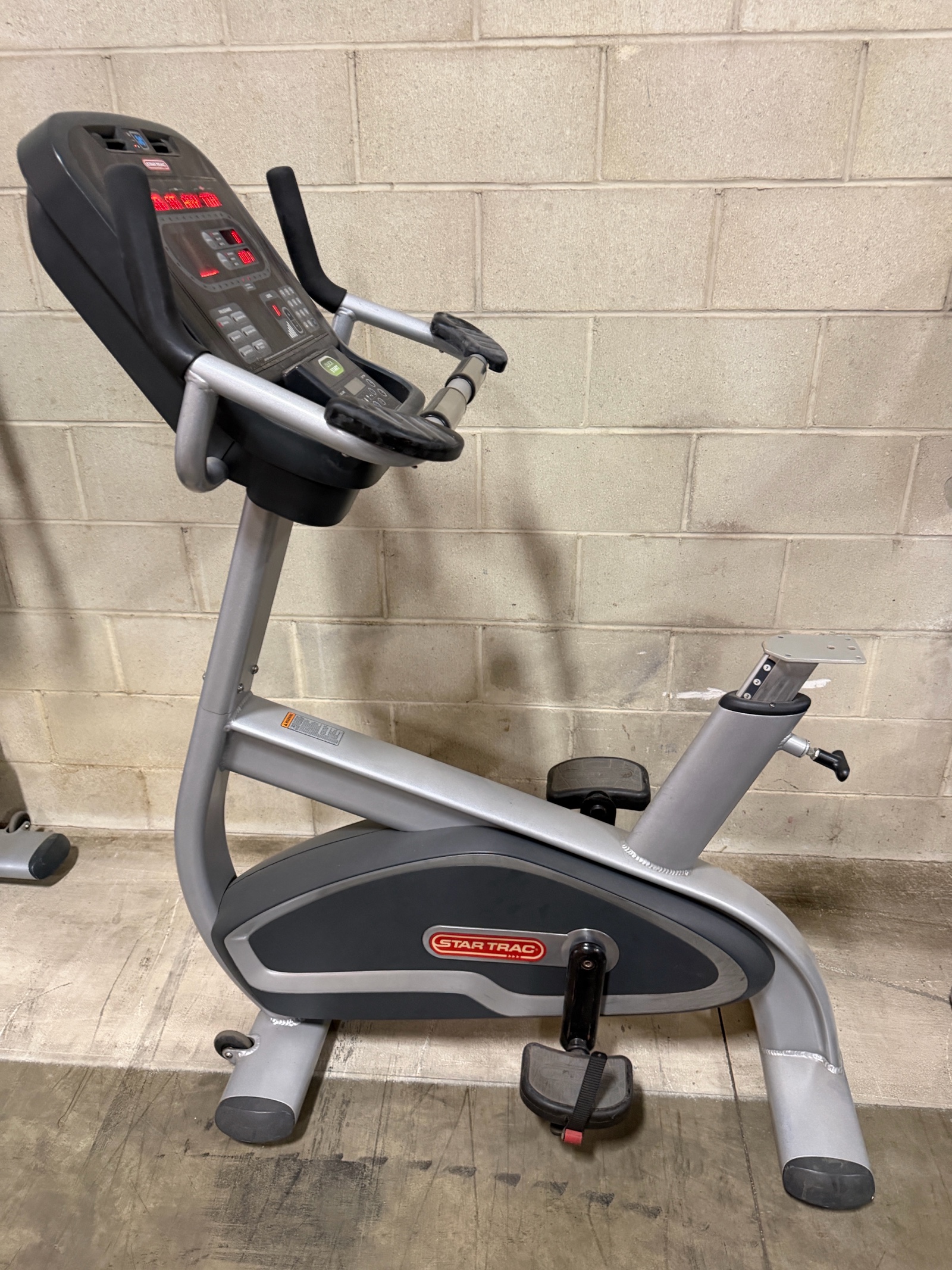 lot 10 image: Star Trac UB Commercial Upright Exercise Bike