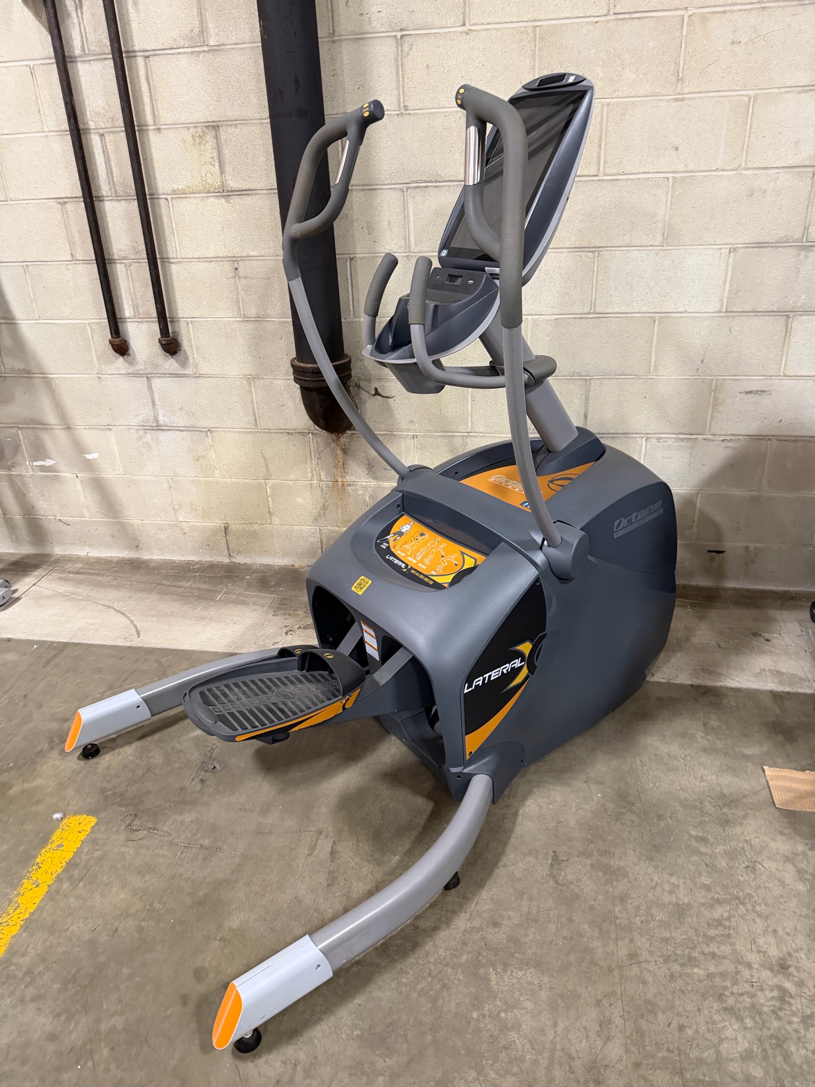lot 14 image: Octane Fitness LateralX Elliptical Trainer with Touchscreen Console