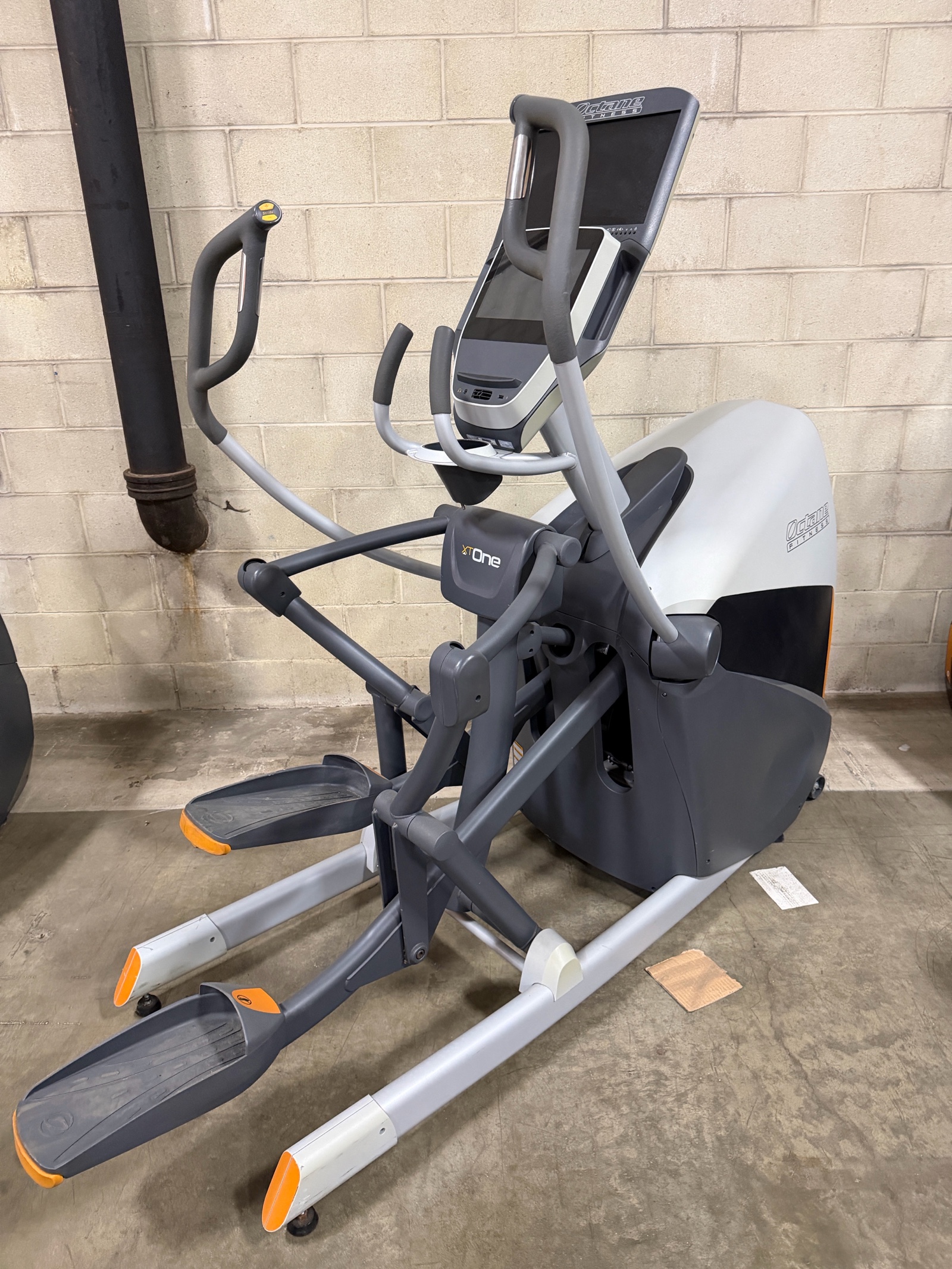 lot 15 image: Octane Fitness XT-One Lateral Trainer