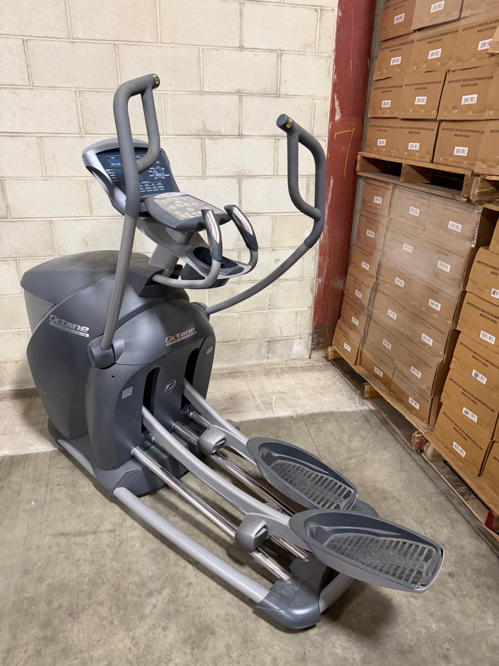 lot 18 image: Octane Fitness Q47ce Elliptical Trainer