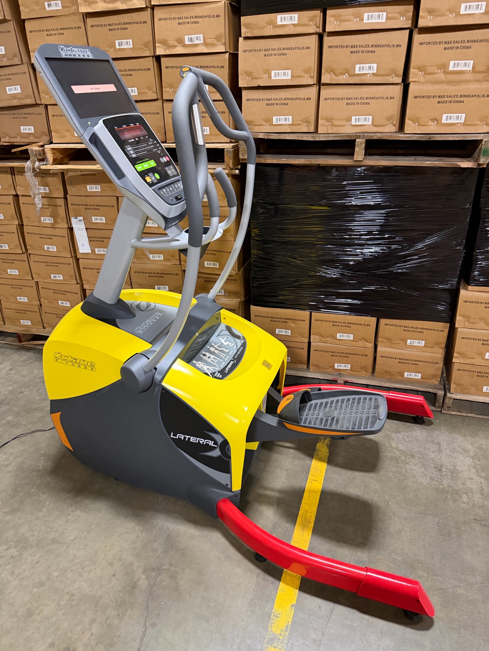 lot 19 image: Octane Fitness LateralX Lateral Trainer with Console