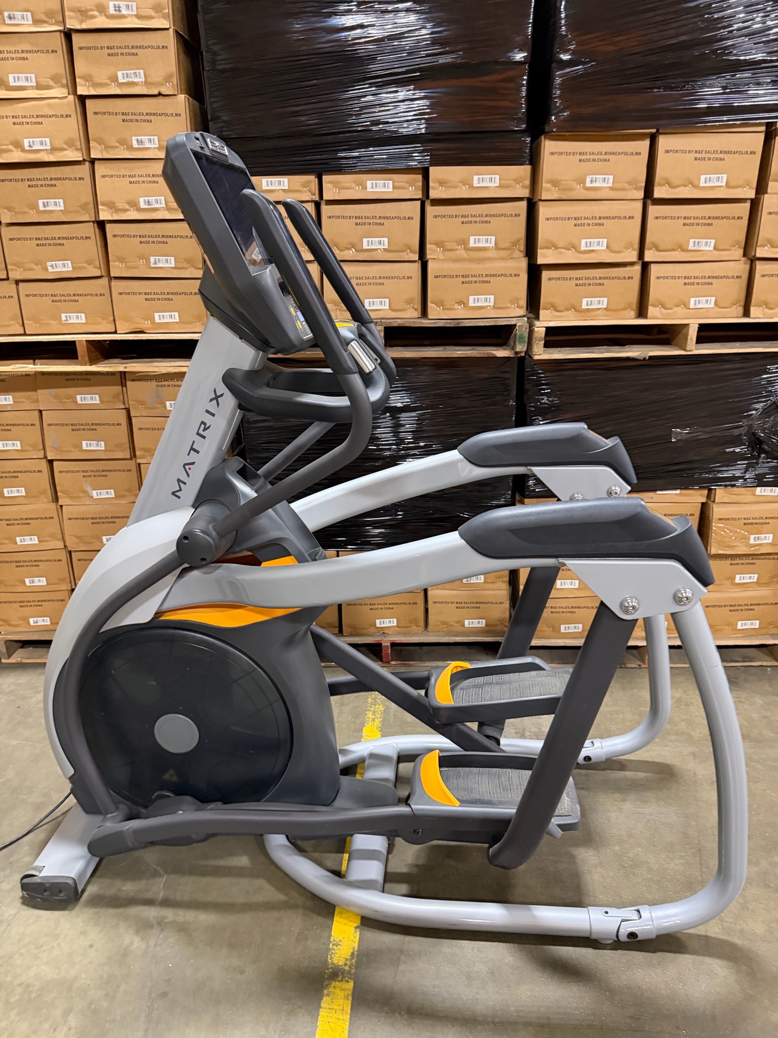 lot 20 image: Matrix Ascent Commercial Elliptical Trainer with Touchscreen Console