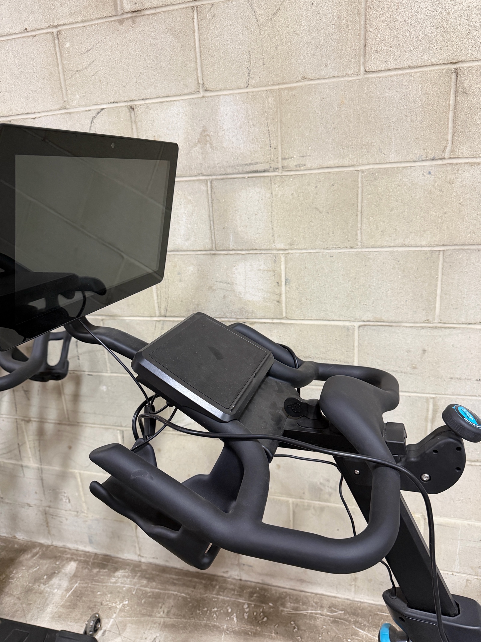 Flywheel Commercial Indoor Cycle / Spin Bike with Screen