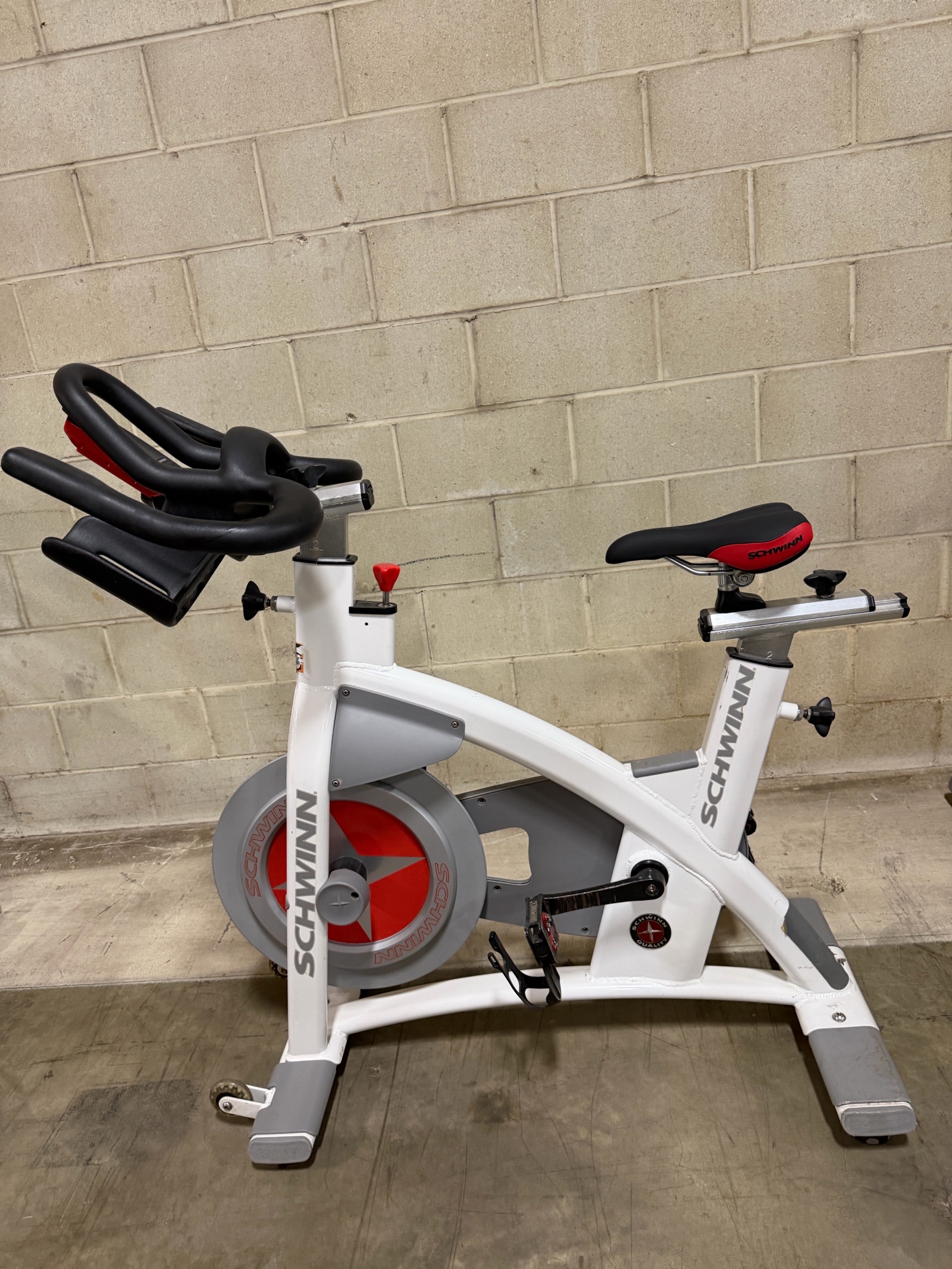 lot 6 image: Schwinn Carbon Blue Commercial Indoor Cycle  Spin Bike