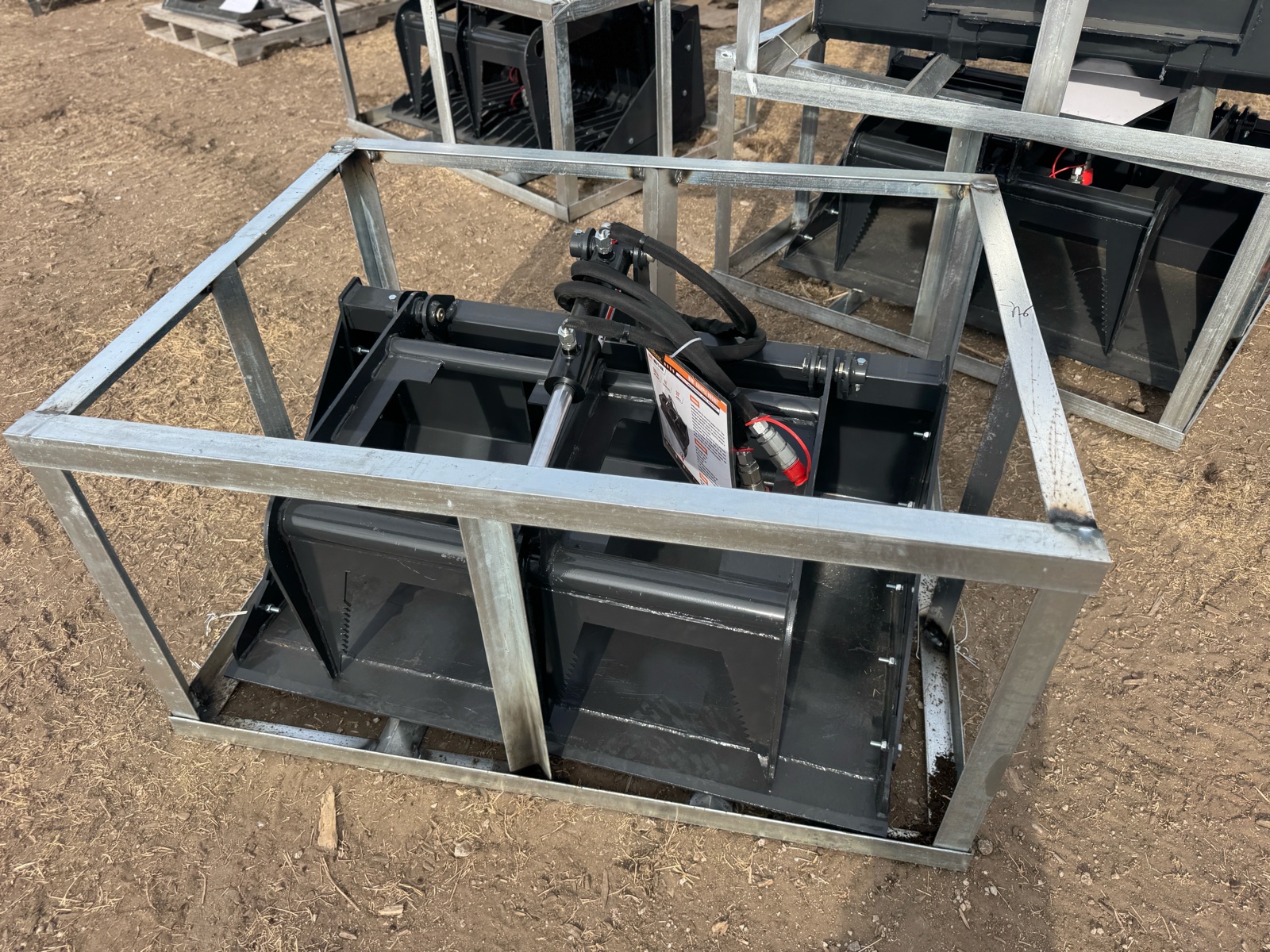 Mini Skid Steer Grapple Bucket - LandHonor - 2026 - Unused - MGB-72-44W