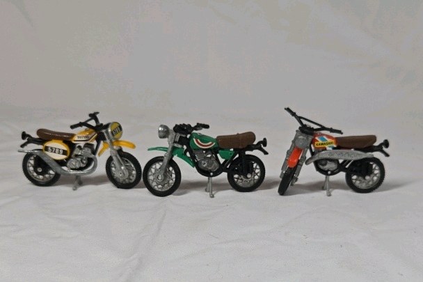 lot 135 image: Vintage Diecast Miniature Motorcycles