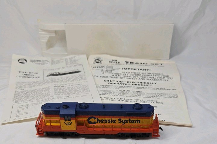 lot 142 image: Vintage AHM HO Scale EMD GP-18 Chessie System Diesel Locomotive  C&O #4301 with Instructions