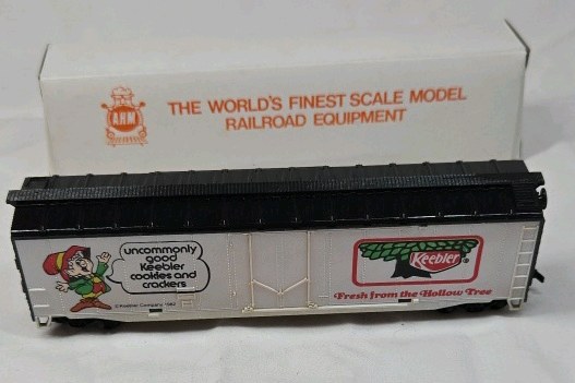 lot 144 image: Vintage AHM Keebler Cookies Reefer Boxcar  In Original Box