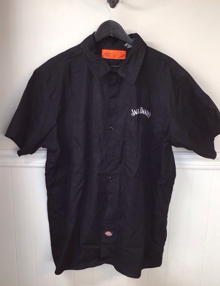 lot 15 image: Vintage Jack Daniels Short-Sleeve Shirt  Old No. 7 Back Print