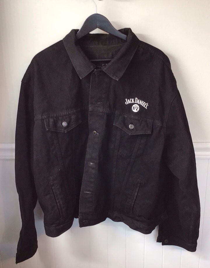 lot 16 image: Vintage Jack Daniels Denim Jacket  Old No. 7