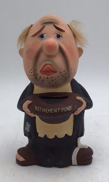lot 194 image: Vintage Dabs Japan Ceramic Retirement Fund Piggy Bank Figurine