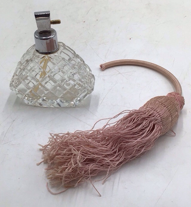 lot 210 image: Vintage Crystal Perfume Bottle with Tassel