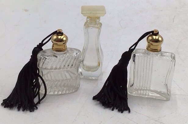 lot 216 image: Vintage Miniature Glass Perfume Bottles