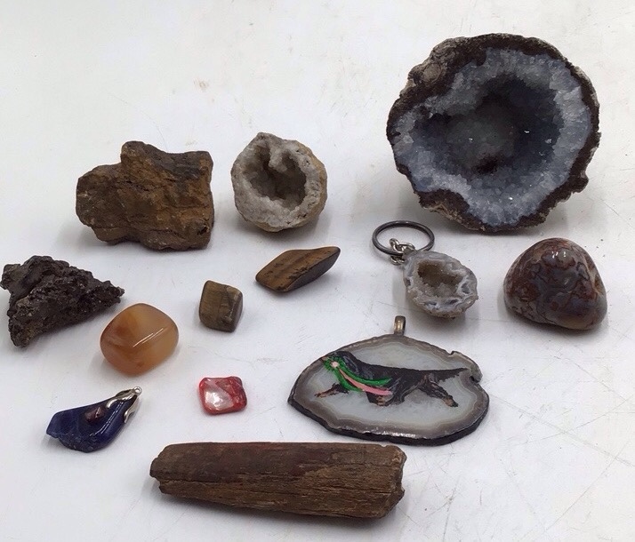 lot 220 image: Assortment of Small Agate Geodes, Tumbled Stones, and Painted Slice Pendant