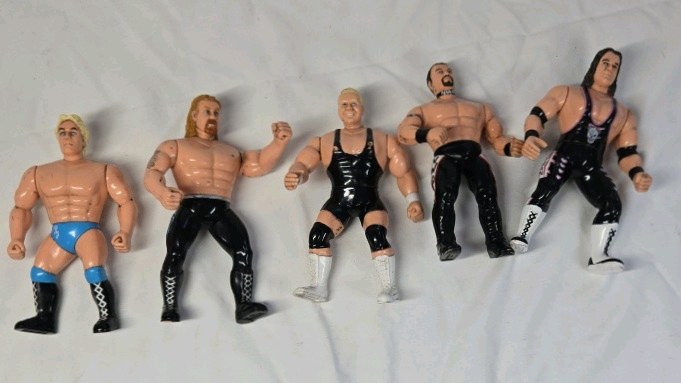 lot 285 image: Vintage WWE WCW Wrestling Action Figures Lot  Mixed Superstars