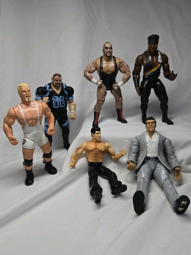lot 287 image: Vintage WWE WCW Wrestling Action Figures Lot  Mixed Superstars