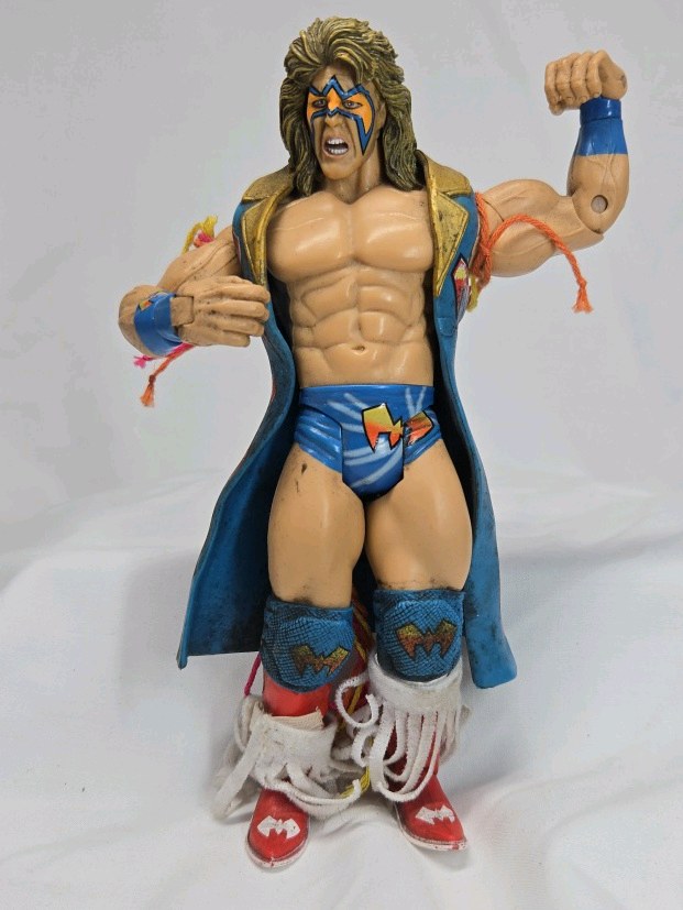 lot 298 image: 2001 Ultimate Warrior WWF Action Figure  Blue and Gold Attire