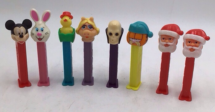 lot 45 image: Vintage Pez Dispensers  Mixed Character Set