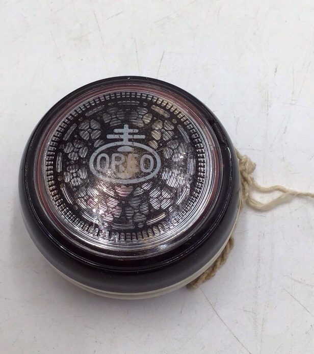 lot 64 image: Vintage OREO Yo-Yo