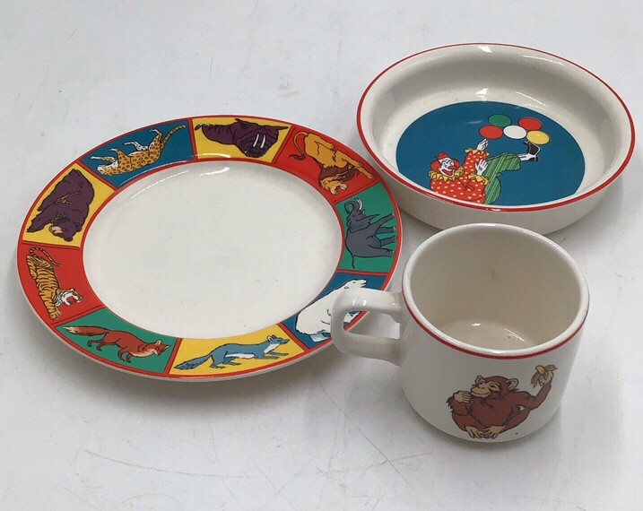 lot 66 image: Vintage Barnums Animals Childrens Dish Set  Circus Animals and Clown Designs