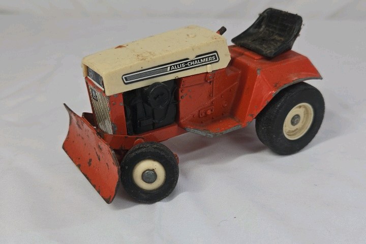 lot 78 image: Vintage Allis-Chalmers Tractor Toy