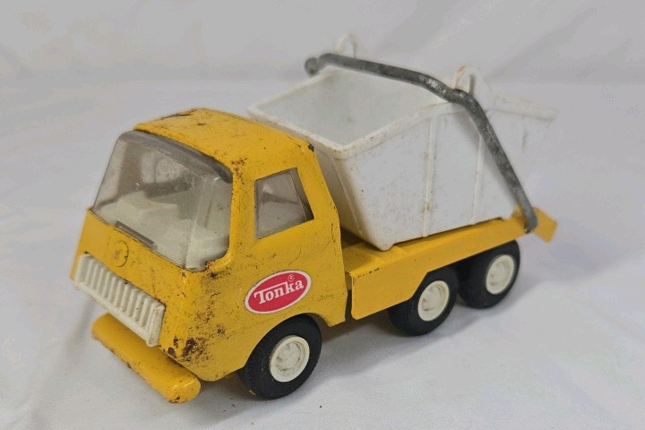 lot 84 image: Vintage Tonka Dump Truck