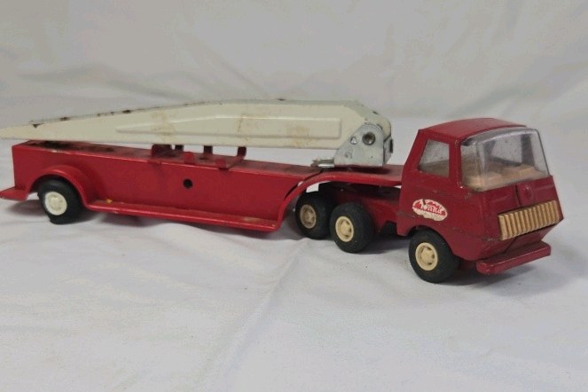 lot 85 image: Vintage Tonka Lowboy Hauler Truck