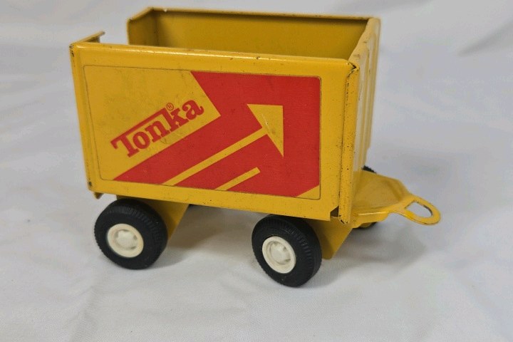lot 90 image: Vintage Tonka Dump Wagon