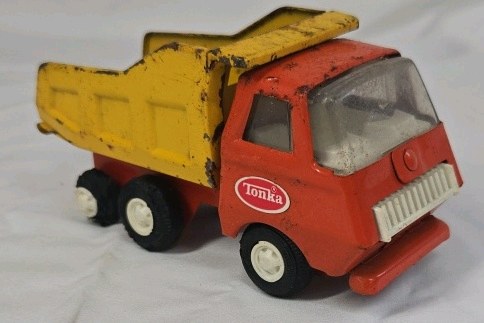 lot 91 image: Vintage Tonka Dump Truck