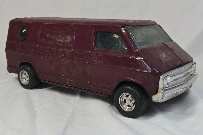 lot 96 image: Vintage Tonka Delivery Van