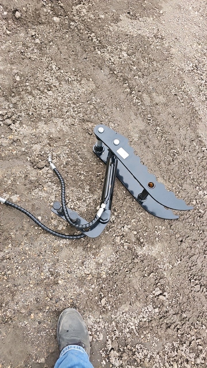 lot 108 image: Hydraulic Mini Excavator Thumb Clamp