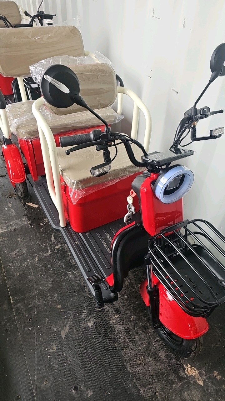 lot 113 image: IRGC40 MINI GOLF CART