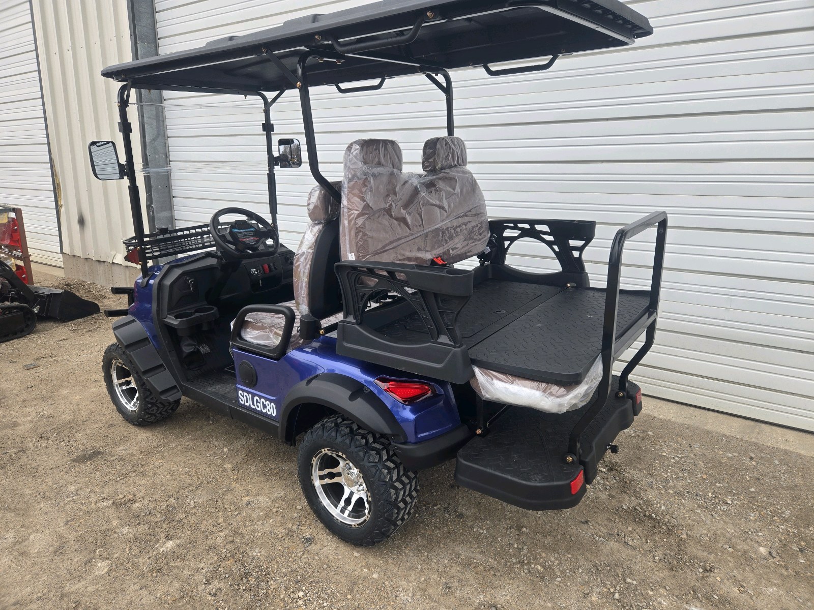 lot 120 image: SDLANCH 4 Seat Golf Cart SDLGC80