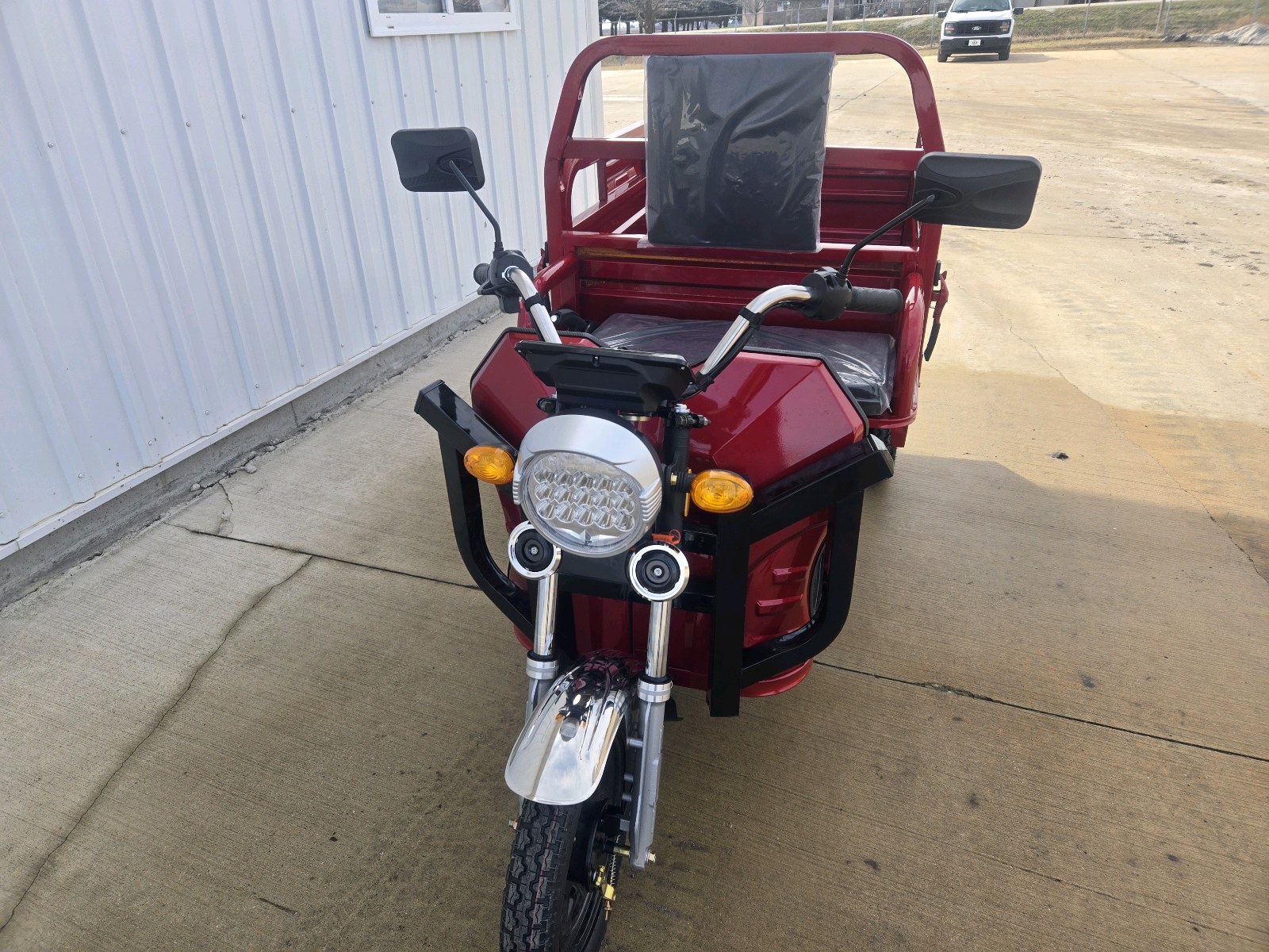 lot 127 image: SDLANCH IRET13 Electric Trike wdump bed