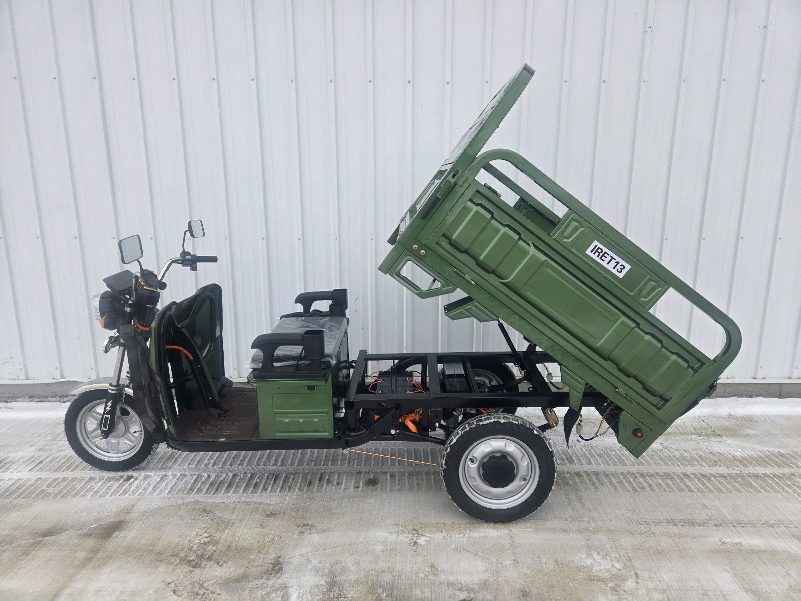 lot 139 image: SDLANCH IRET13 Electric Trike wdump bed