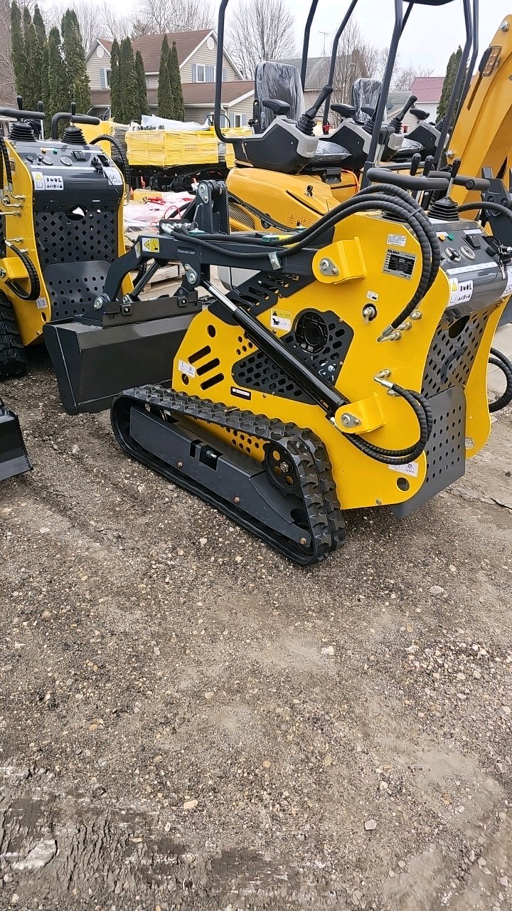 lot 146 image: SDLANCH SDLL60 Mini Skid Steer Loader