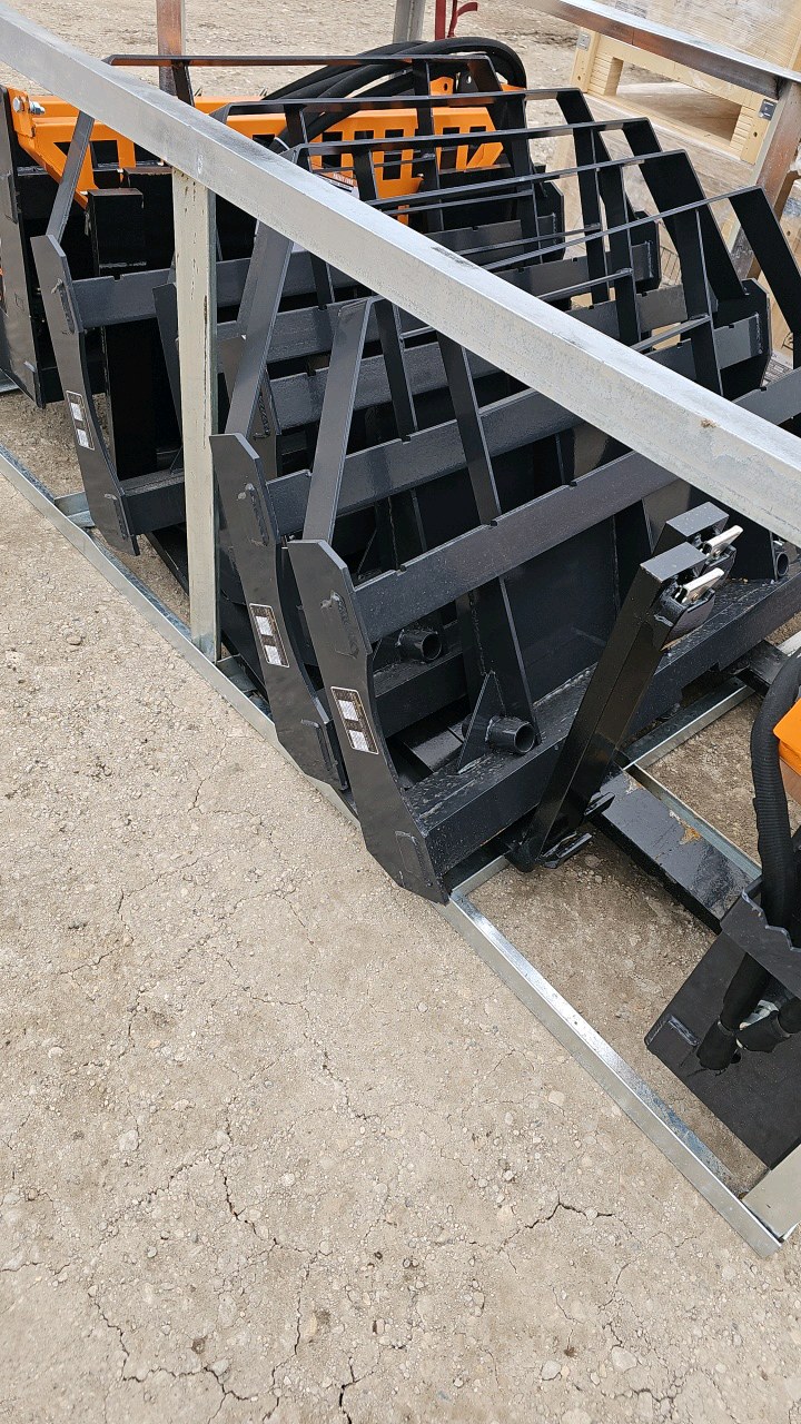 lot 211 image: 2026 Unused LandHonor Mini Skid Steer Pallet Fork Frame MPF-11-2000G