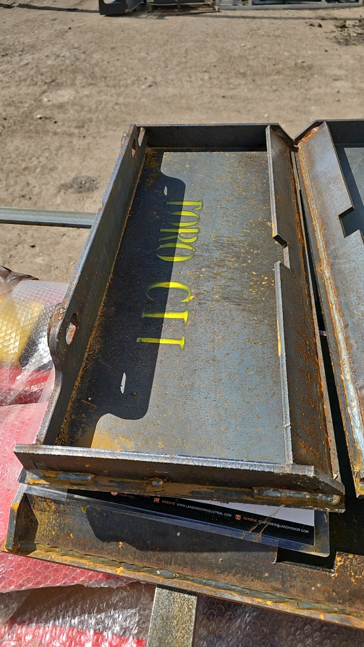 lot 218 image: UAP-16-45W UNIVERSAL MOUNT PLATE