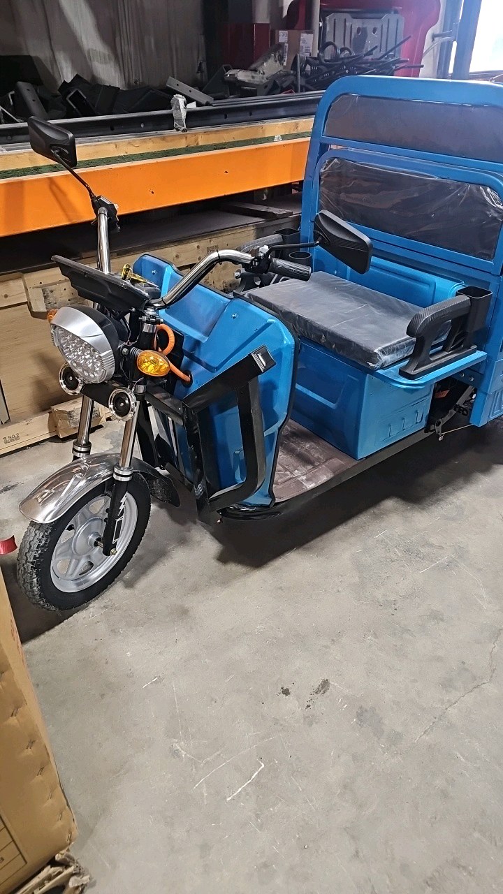 lot 35 image: SDLANCH IRET13 Electric Trike wdump bed