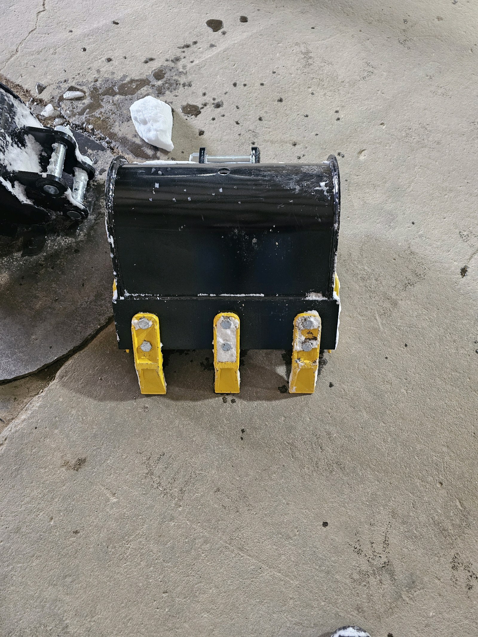 lot 39 image: Mini Excavator 40CM Toothed Bucket