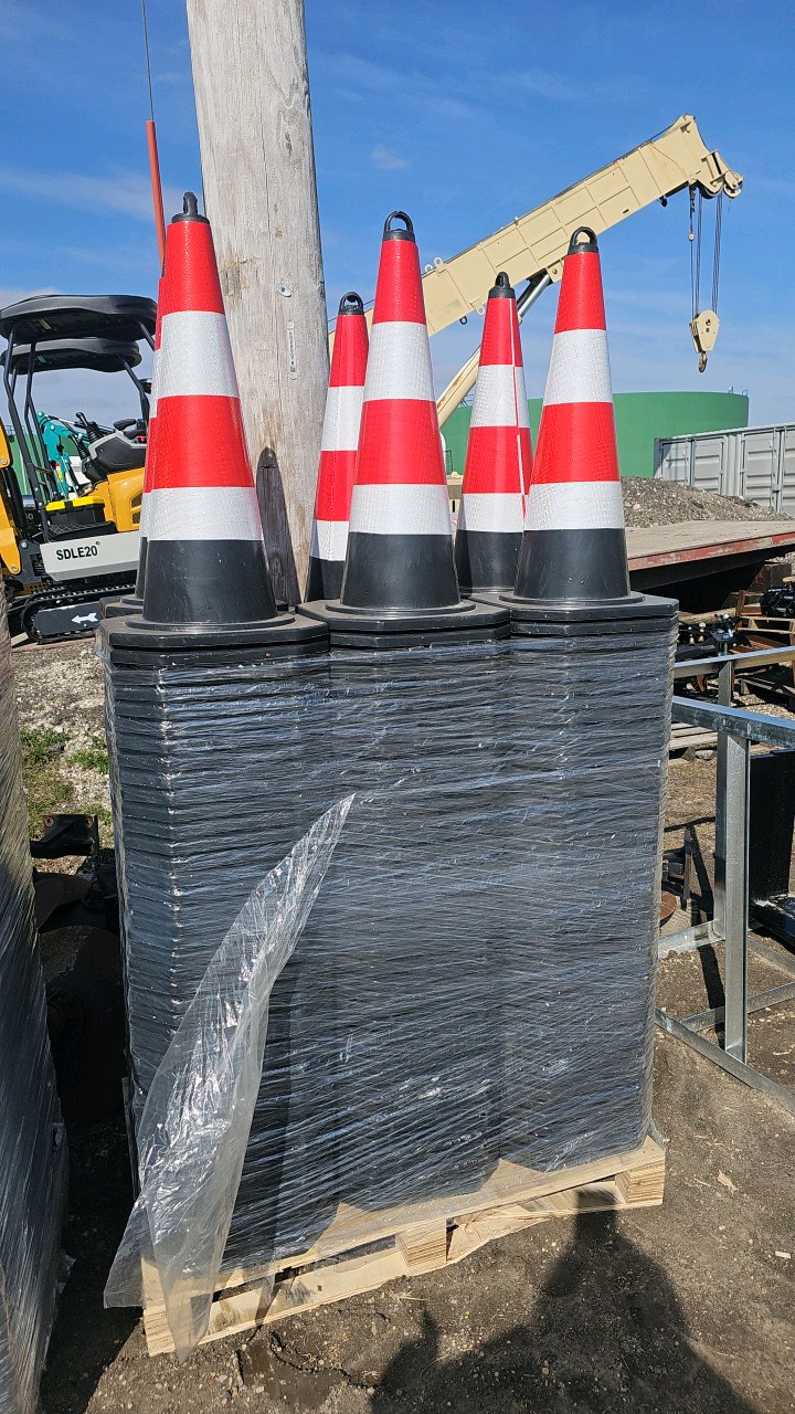 lot 54 image: SAFETY TRAFFIC CONES