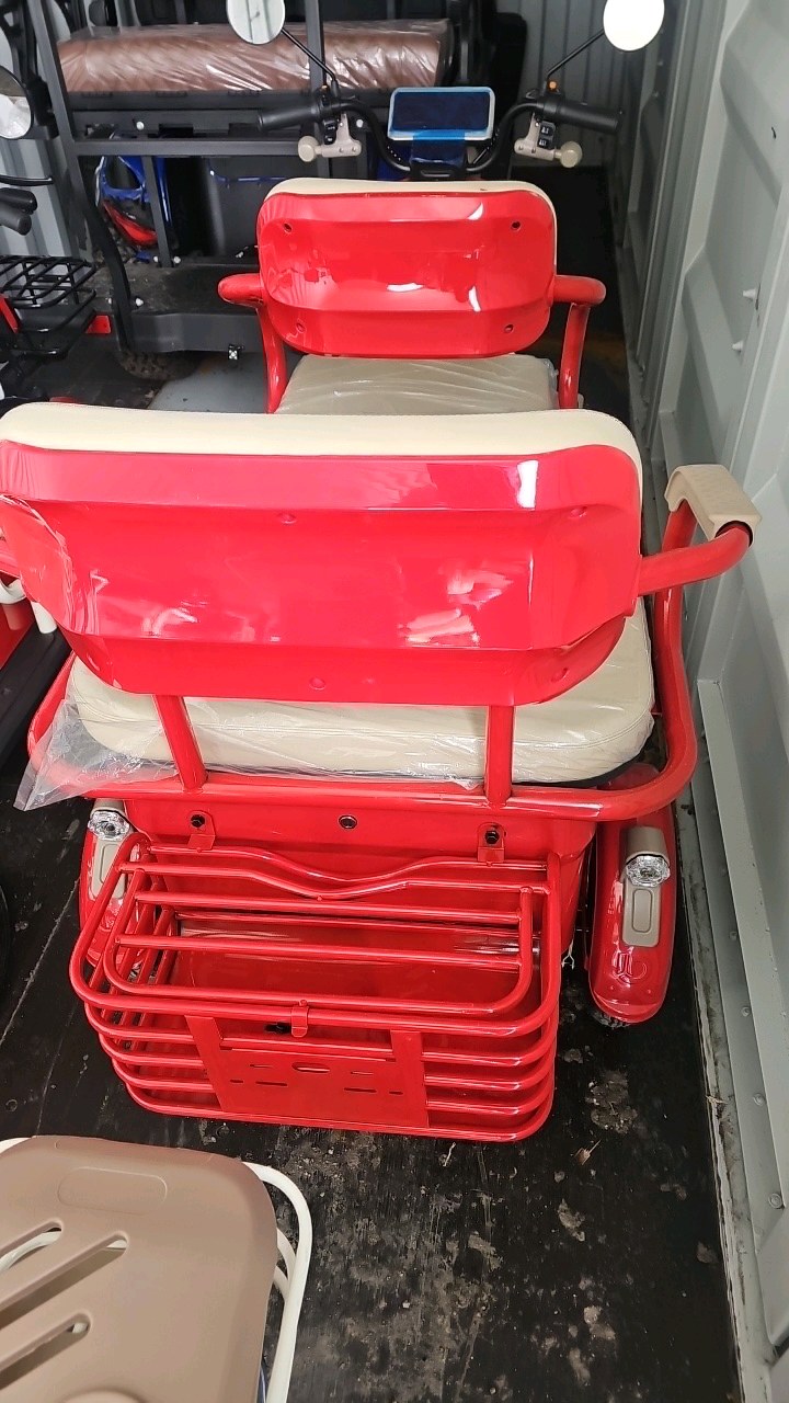 lot 61 image: IRGC40 MINI GOLF CART